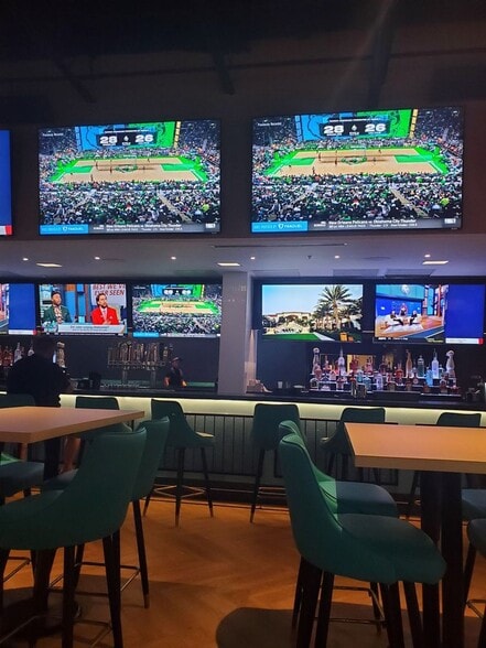 2225 Connector Dr, Dallas, TX for sale - Interior Photo - Image 2 of 8