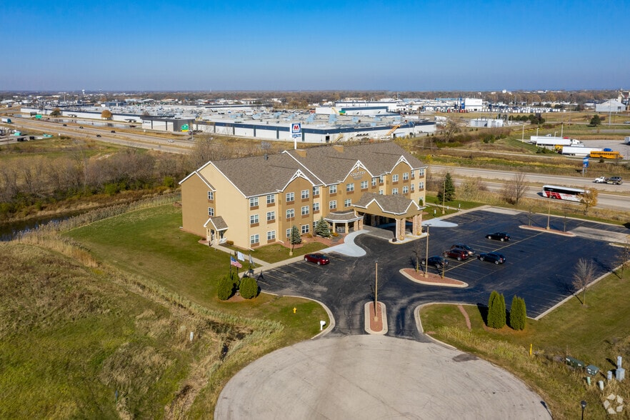 121 Merwin Way, Fond Du Lac, WI for sale - Building Photo - Image 2 of 4