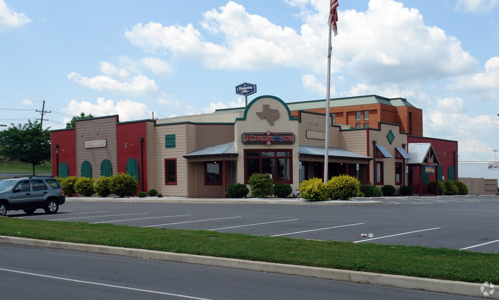 927 Foxcroft Ave, Martinsburg, WV for sale - Primary Photo - Image 1 of 1