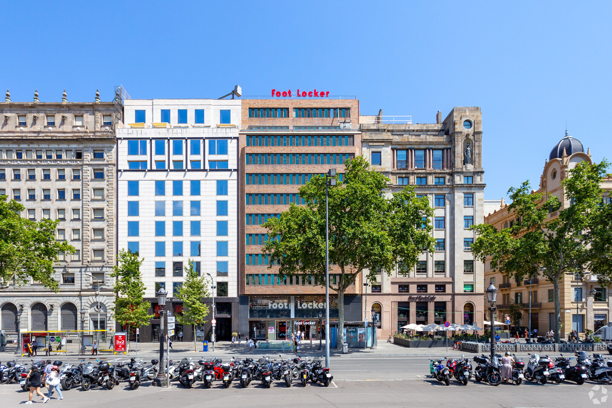 Plaça De Catalunya, Barcelona, Barcelona for lease Primary Photo- Image 1 of 6