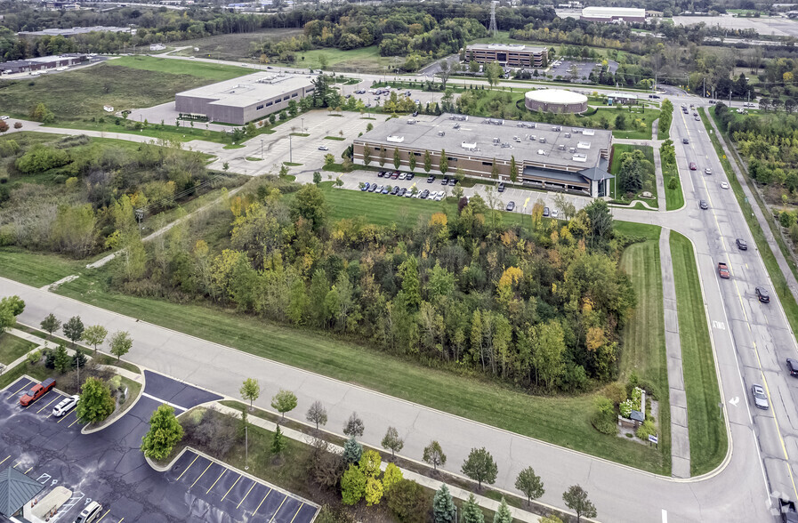 Dylan Dr, Novi, MI for lease - Building Photo - Image 2 of 5