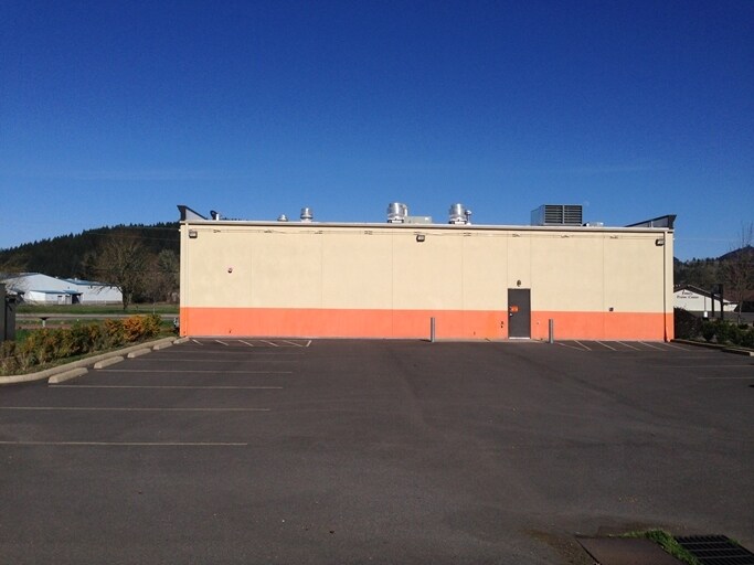 3015 Row River Rd, Cottage Grove, OR 97424