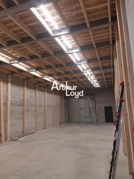 Flex in Montauroux for lease - Interior Photo - Image 2 of 4