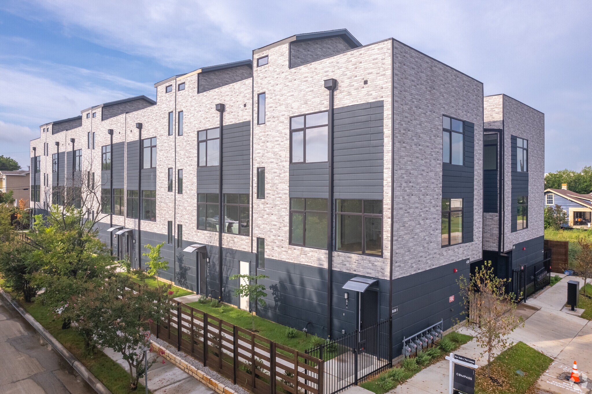 426-430 E 8th St, Dallas, TX for sale Primary Photo- Image 1 of 1