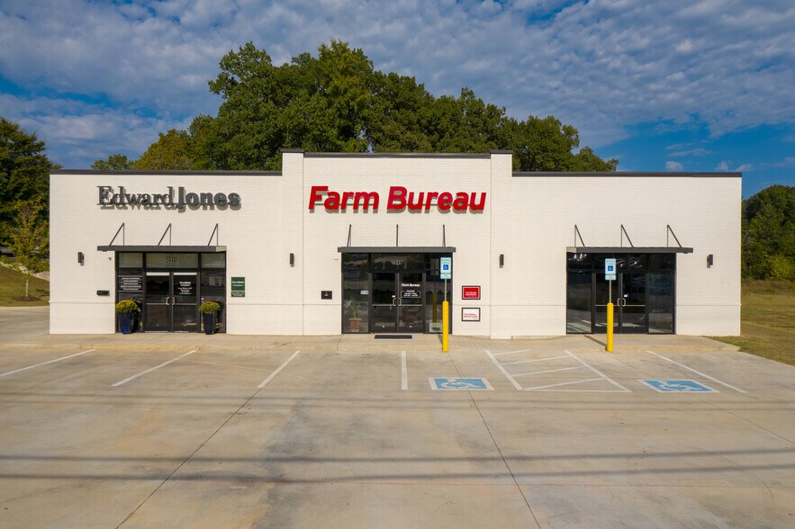 2046 S Highland Ave, Jackson, TN 38301