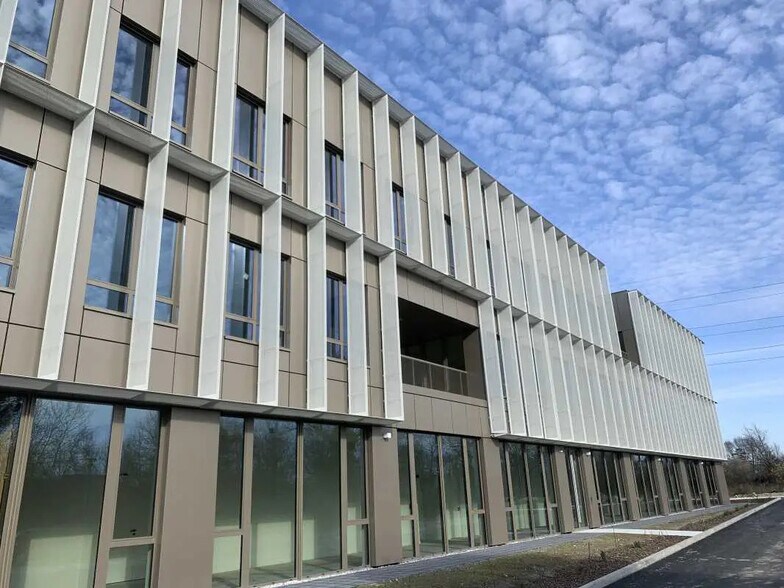 Office in Mérignac for lease - Building Photo - Image 1 of 22