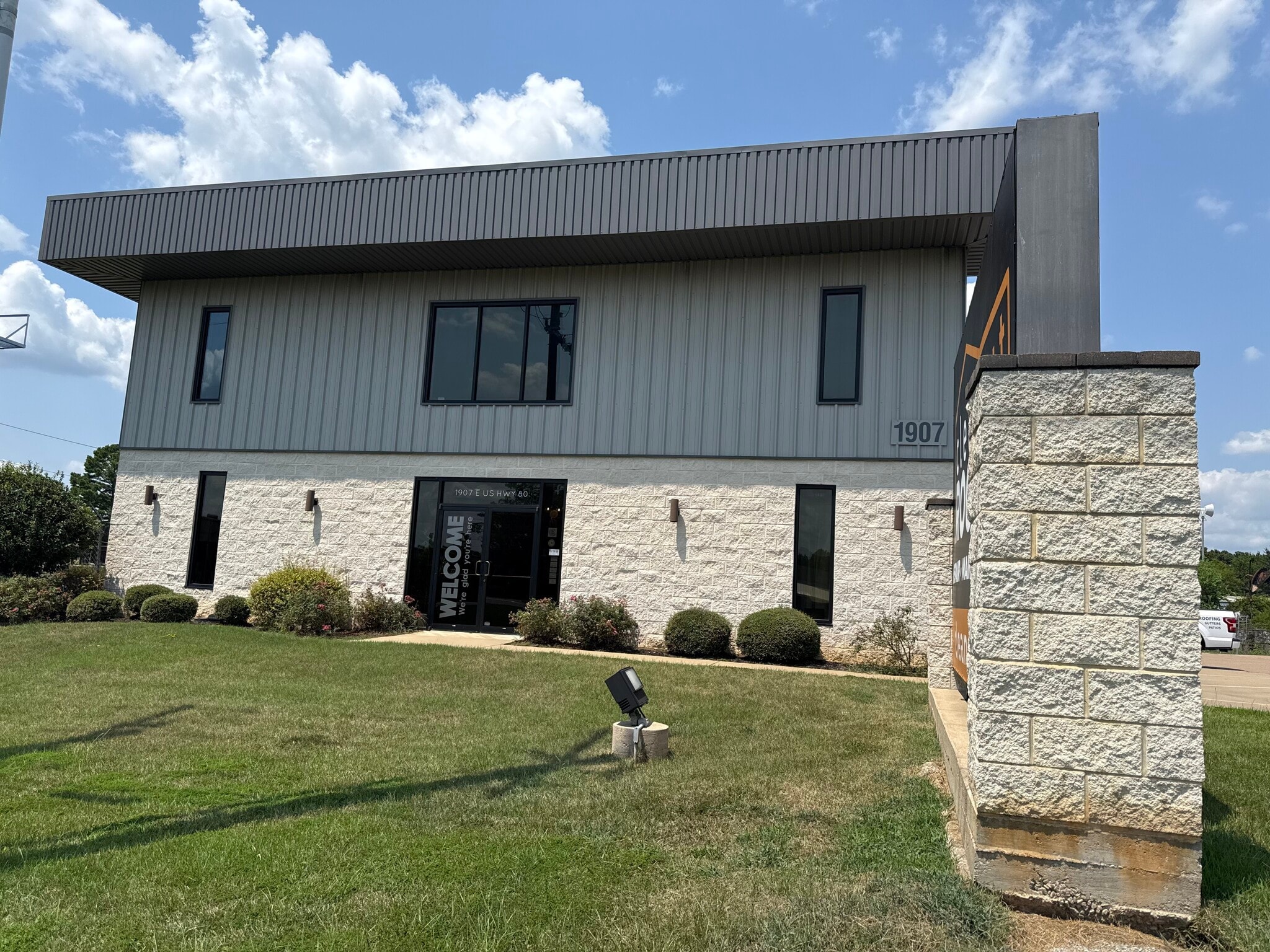 1907 E US Highway 80, White Oak, TX for sale Primary Photo- Image 1 of 32