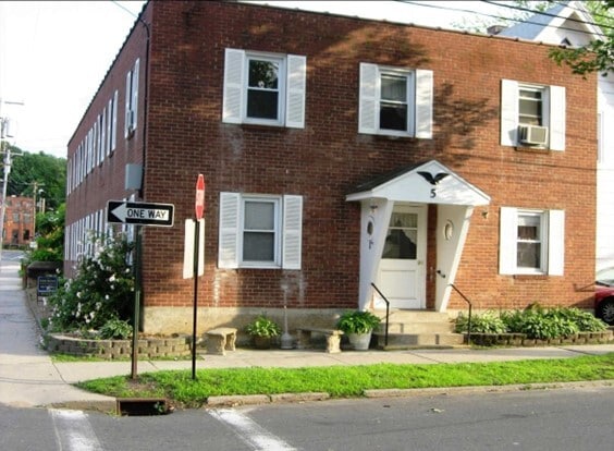 20 Units in Bristol - Upson and Divinity portfolio of 2 properties for sale on LoopNet.com - Building Photo - Image 1 of 19