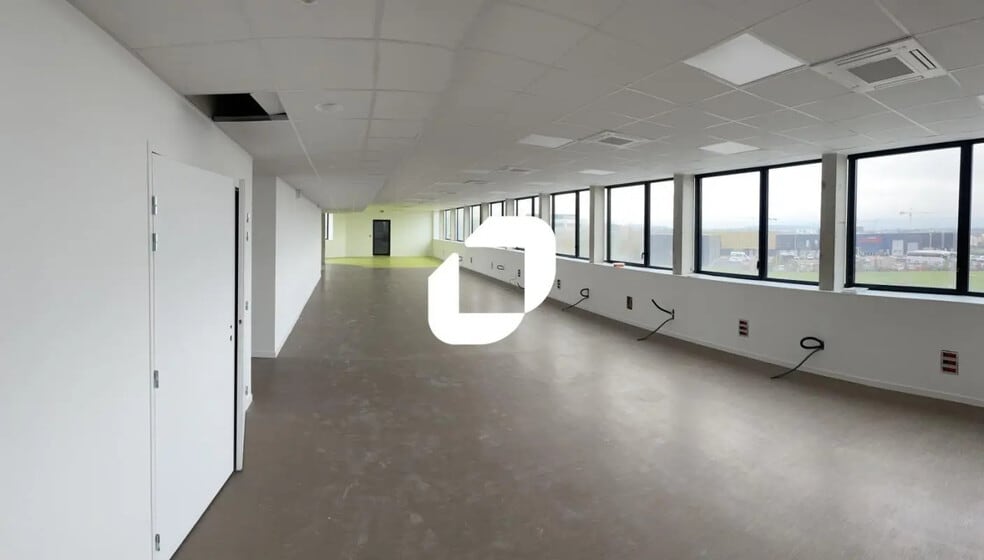 Office in Tinqueux for lease - Building Photo - Image 2 of 10