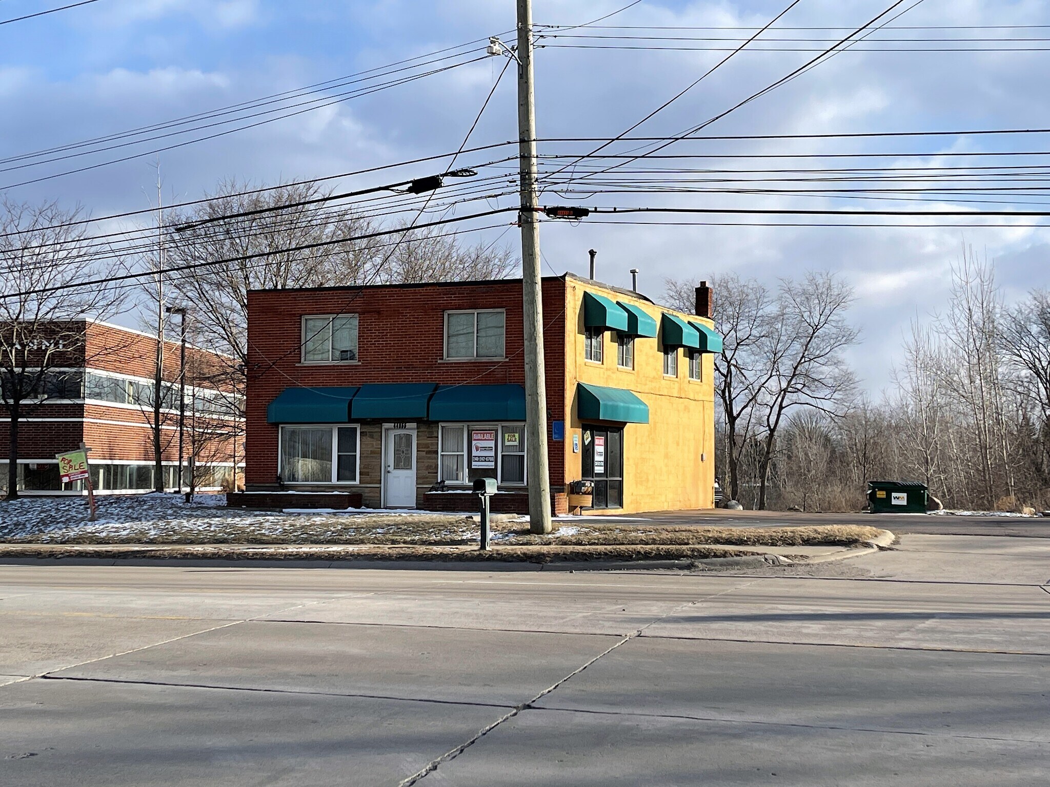 44855 Grand River Ave, Novi, MI 48375