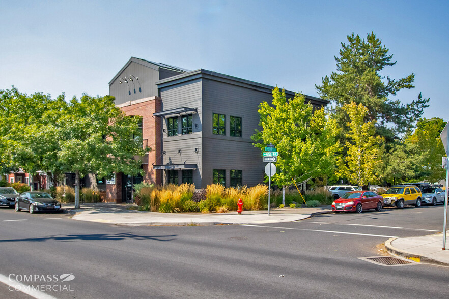 606 NW Arizona Ave, Bend, OR for lease - Building Photo - Image 1 of 10