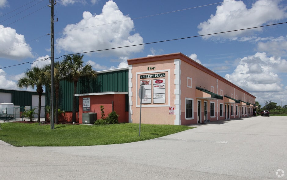 5441 Lee St, Lehigh Acres, FL for lease - Building Photo - Image 3 of 3