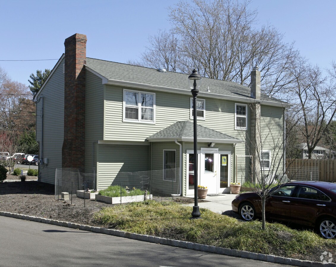 2 Majestic Ave, Lincroft, NJ 07738 Property Record