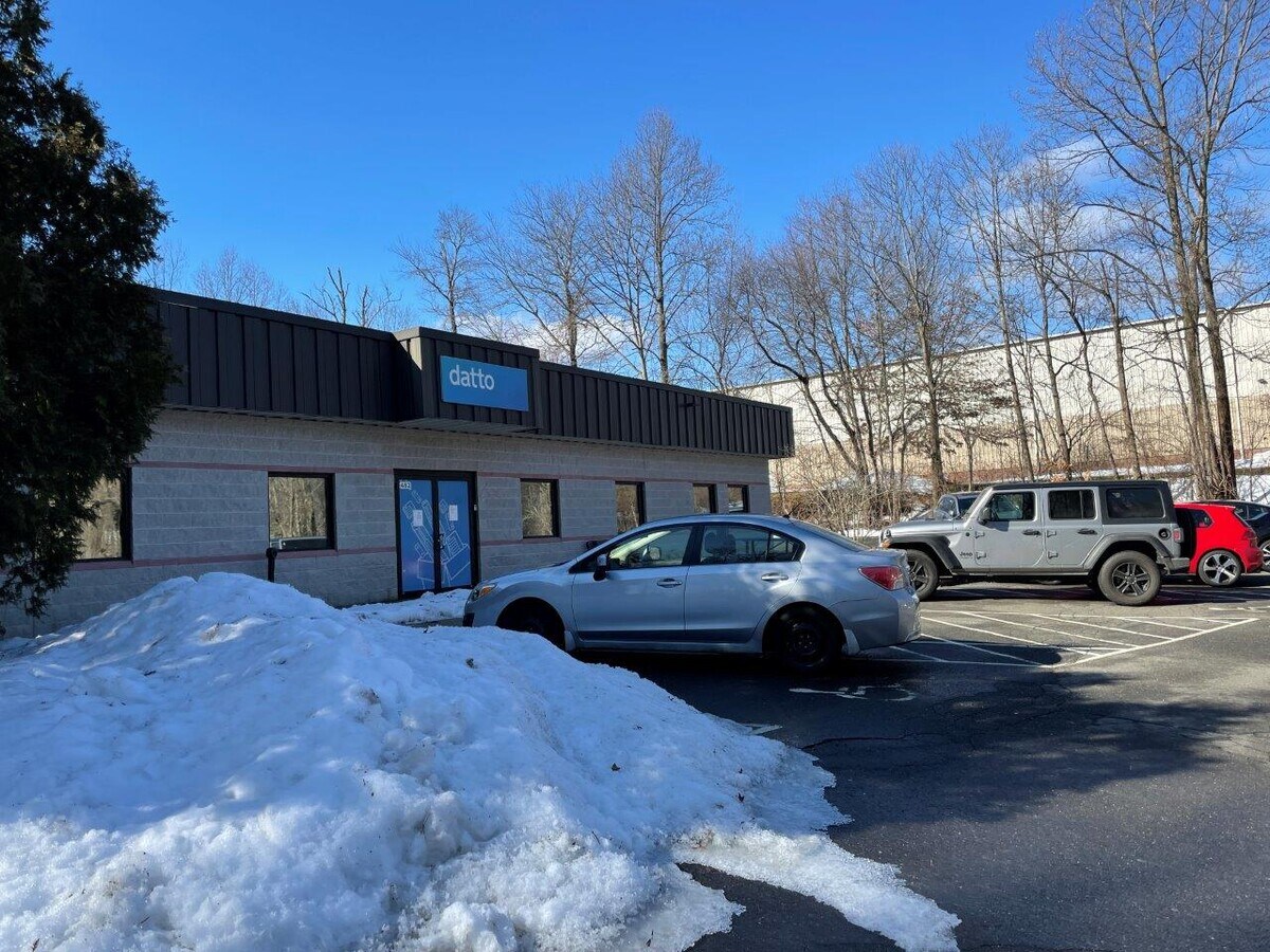 482 Pepper St, Monroe, CT 06468