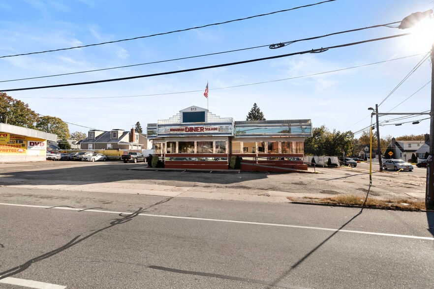 813 Hempstead Tpke, Franklin Square, NY for sale - Building Photo - Image 1 of 1