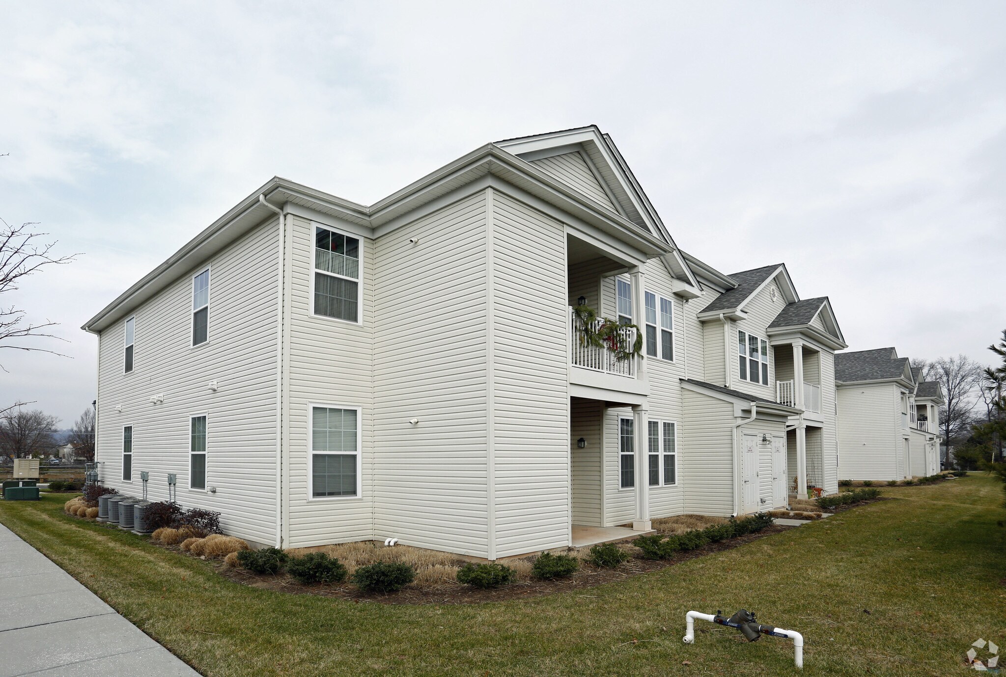 100 Begonia Ct, Piscataway, NJ for sale Primary Photo- Image 1 of 1