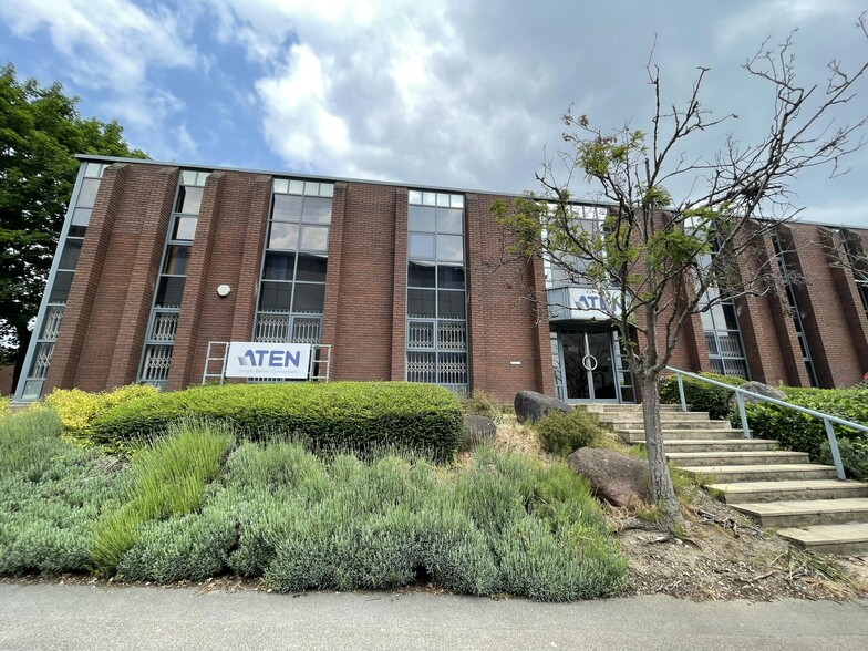 466-467 Malton Ave, Slough for lease - Building Photo - Image 1 of 6