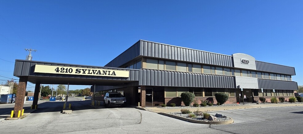 4210 Sylvania Ave, Toledo, OH for lease - Building Photo - Image 3 of 7