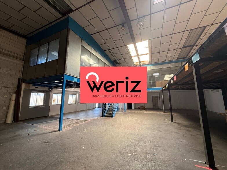 Industrial in Vitrolles for lease - Building Photo - Image 1 of 7
