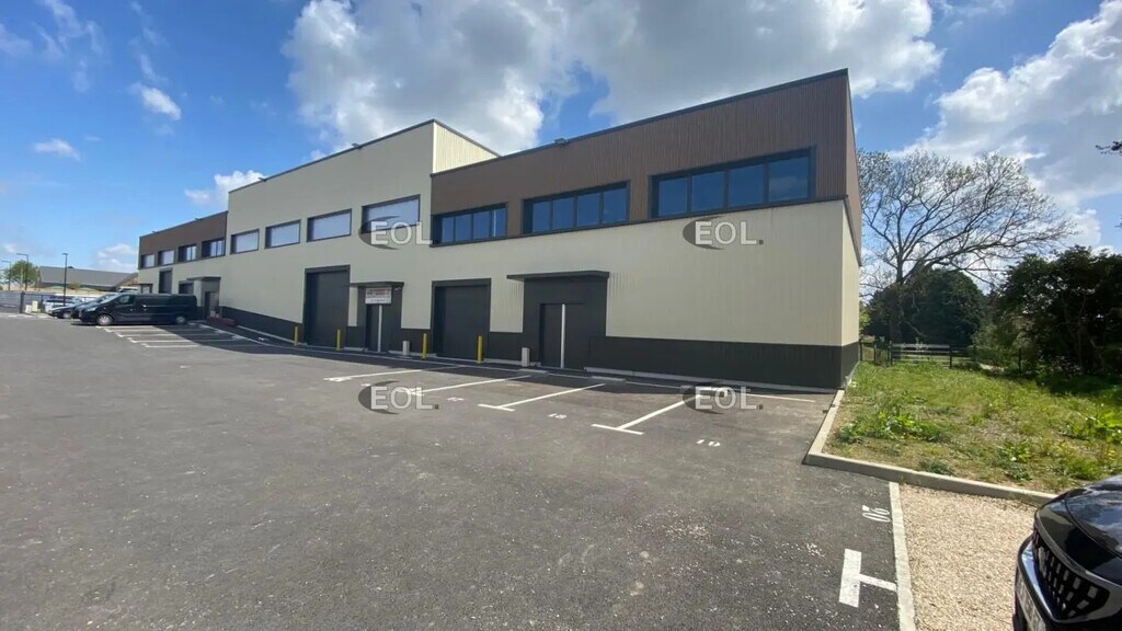 Location Local d'activités 255 m² - Photo 1
