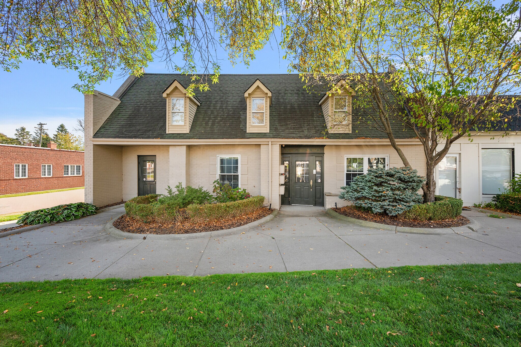 18536 Mack Ave, Grosse Pointe Farms, MI for lease Building Photo- Image 1 of 6