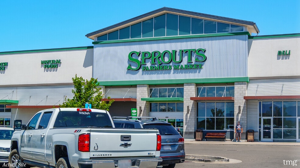 1401 Hilltop Dr, Redding, CA for sale - Building Photo - Image 2 of 13