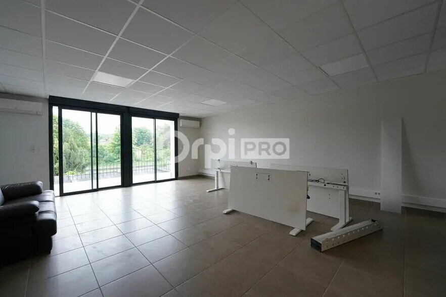Office in Marcilly-d'Azergues for lease - Building Photo - Image 2 of 5