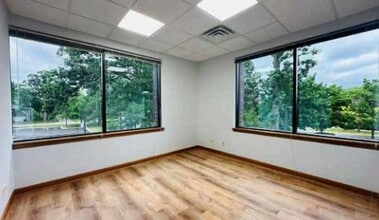 290-300 S County Farm Rd, Wheaton, IL for lease Interior Photo- Image 2 of 3