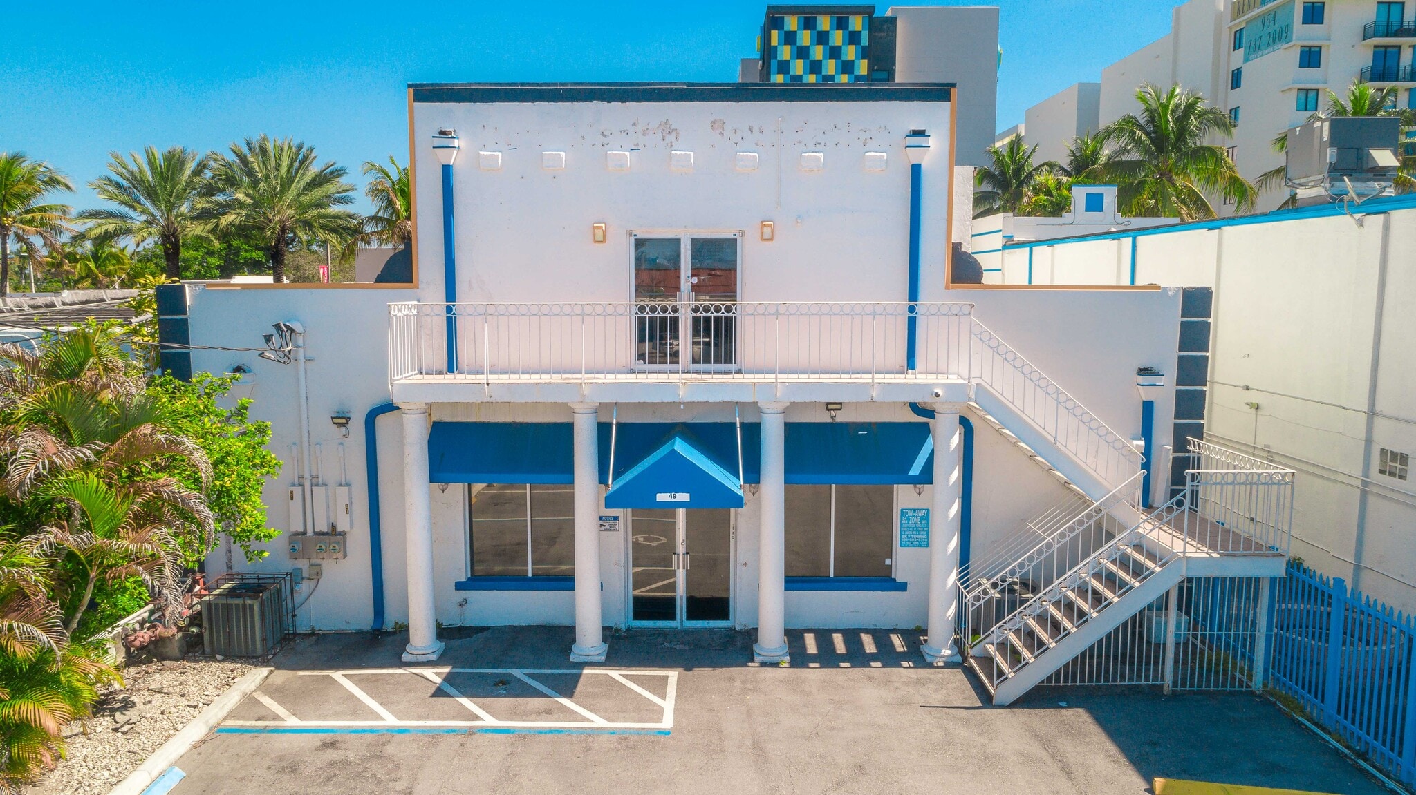 49 N Federal Hwy, Dania, FL for lease Interior Photo- Image 1 of 25