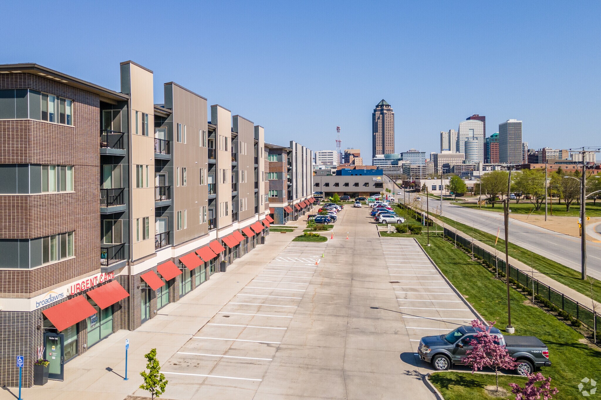 580 SW 9th St, Des Moines, IA 50309 Cityville on 9th Bldg 580