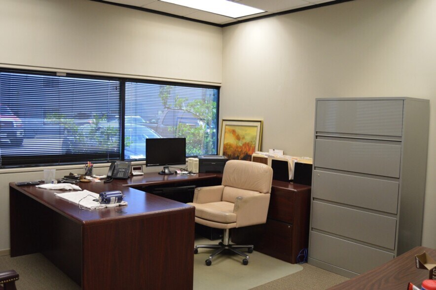 2441 Bartlett St, Houston, TX for sale - Building Photo - Image 3 of 8