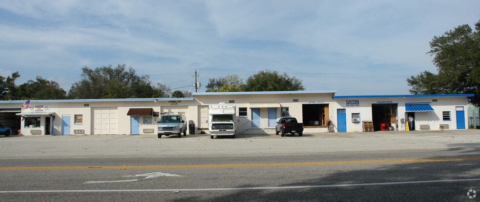 1022-1054 Reed Canal Rd, Daytona Beach, FL for lease - Primary Photo - Image 3 of 3
