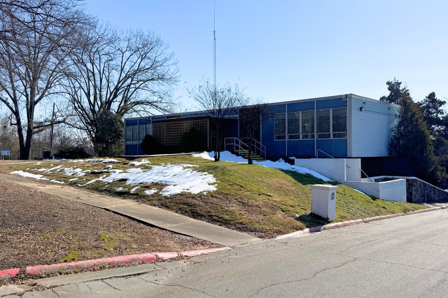 201 E Roosevelt Rd, Little Rock, AR for sale - Building Photo - Image 1 of 17