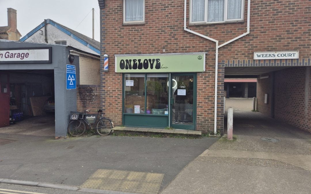 Avenue Rd, Freshwater for lease Building Photo- Image 1 of 2