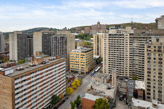 1801 Boul De Maisonneuve O, Montréal, QC - AERIAL  map view