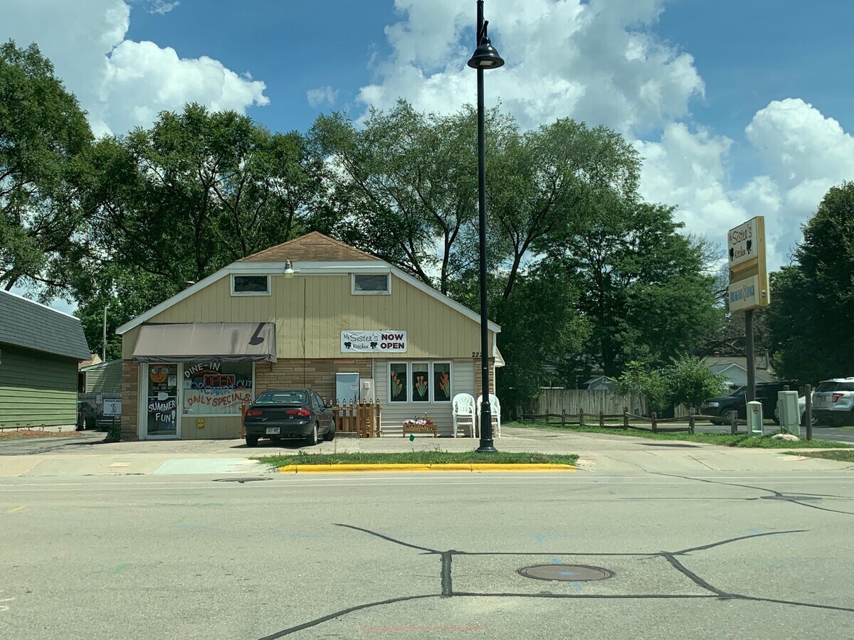 2227 Parmenter St, Middleton, WI 53562