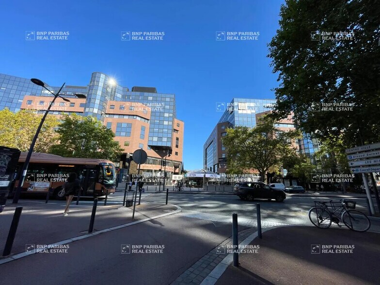 Office in Toulouse for lease - Building Photo - Image 3 of 14