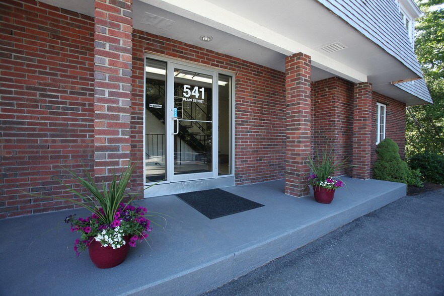 541 Plain St, Marshfield, MA 02050