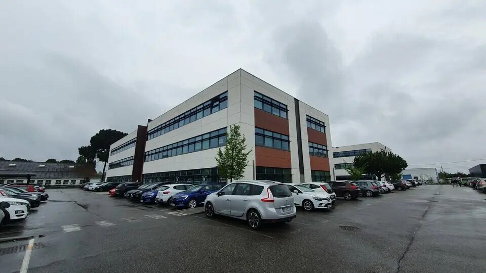 Office in Pessac for lease - Building Photo - Image 2 of 6