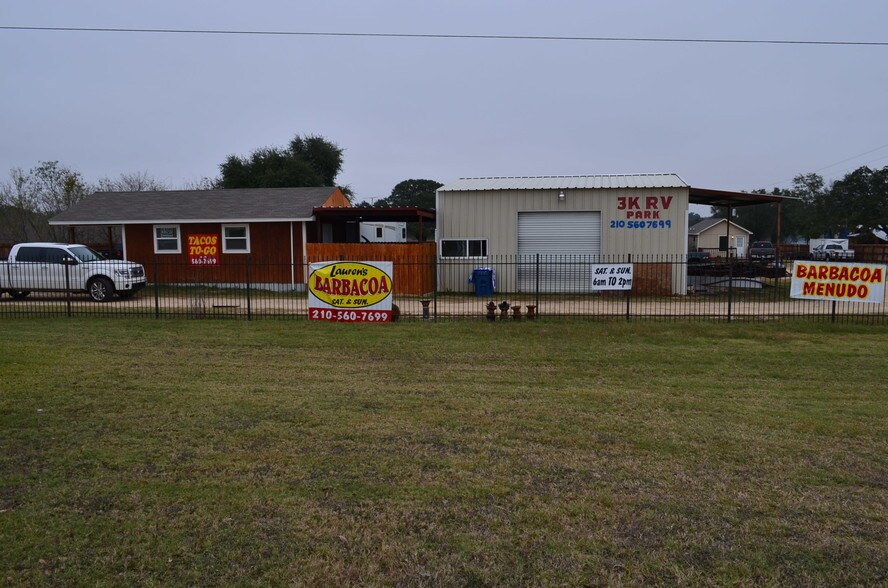 4858 Us Hwy 181, Floresville, TX 78114