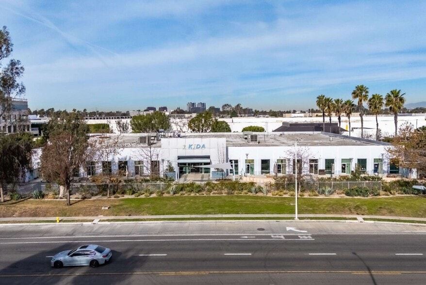 17861 Von Karman Ave, Irvine, CA for lease - Building Photo - Image 2 of 4