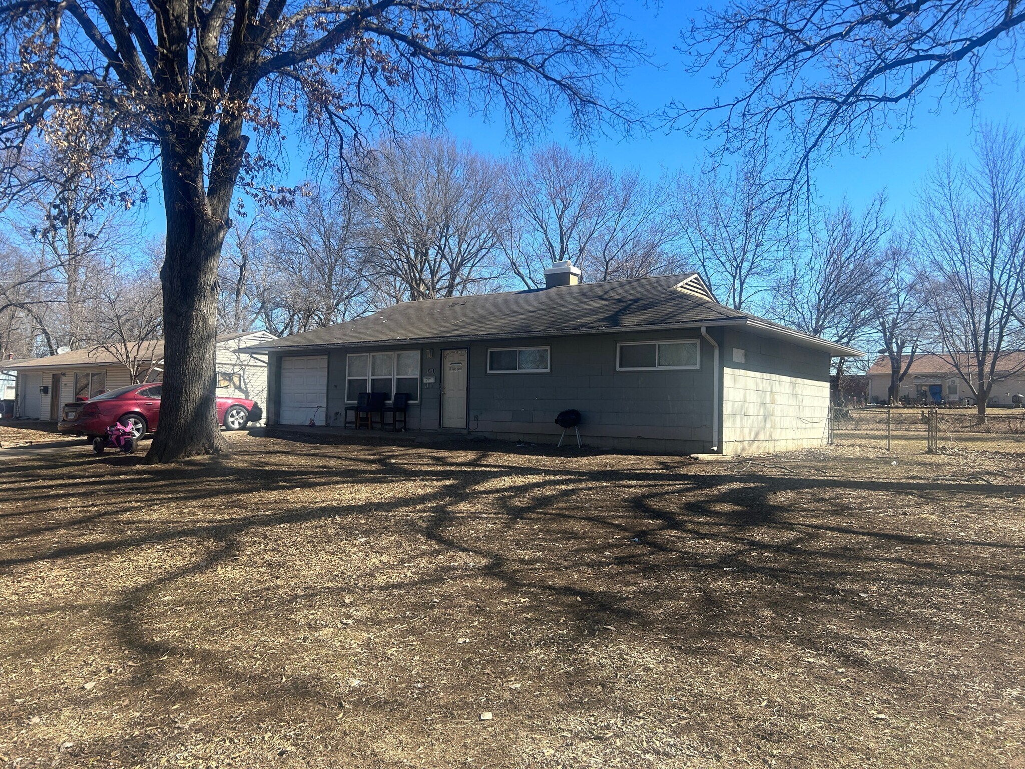 11015 Cambridge Ave, Kansas City, MO for sale Primary Photo- Image 1 of 2