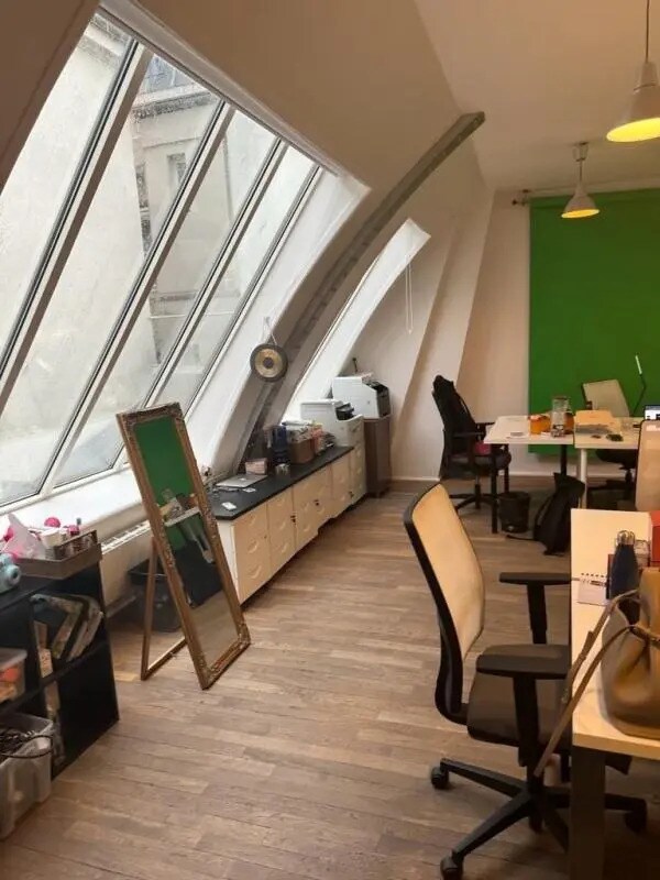 Office in Paris for lease Interior Photo- Image 1 of 10