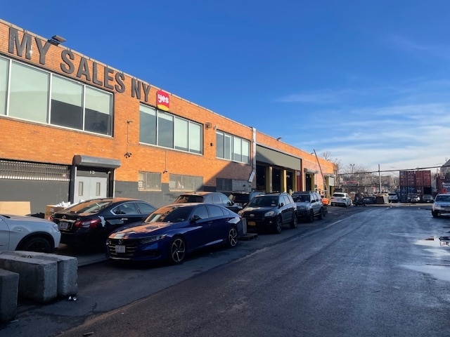 75 Onderdonk Ave, Maspeth, NY for lease Building Photo- Image 1 of 43