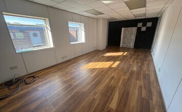 Dixon Clos, Lincoln for lease Interior Photo- Image 2 of 5
