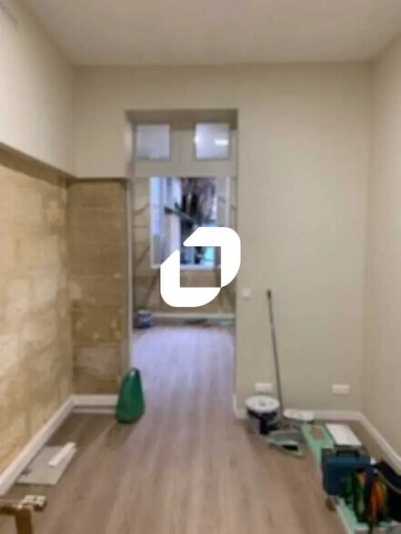 Office in Bordeaux for lease - Interior Photo - Image 1 of 6