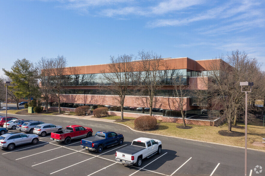 100 Corporate Dr, Lebanon, NJ for lease - Building Photo - Image 2 of 10