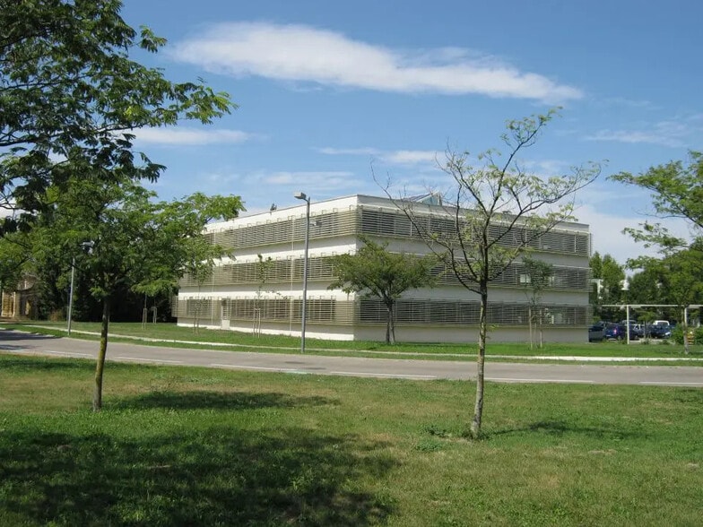 Office in Avignon for lease - Building Photo - Image 3 of 4