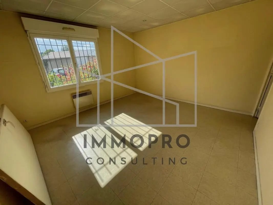 Office in Maromme for lease Interior Photo- Image 1 of 5