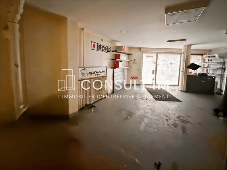 Retail in Paris for lease - Building Photo - Image 1 of 5